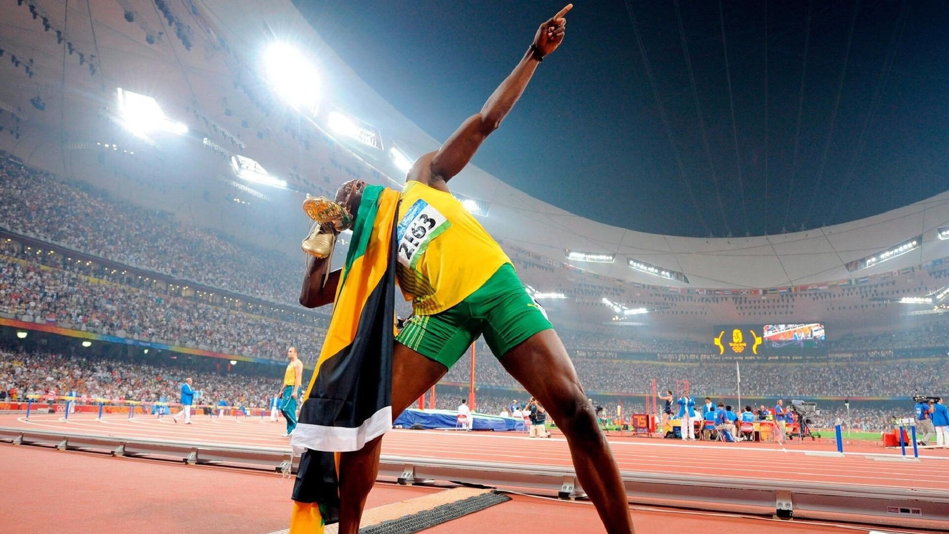 美国队接力表现强劲摘得亚军，美国队接力纪录